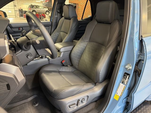 Used 2025 Toyota 4Runner TRD Off-Road Premium image 15