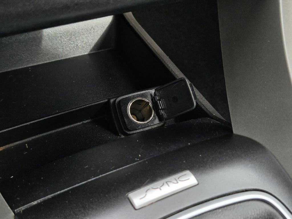 Used 2016 Ford Fusion SE w/ Equipment Group 202A FWD image 30