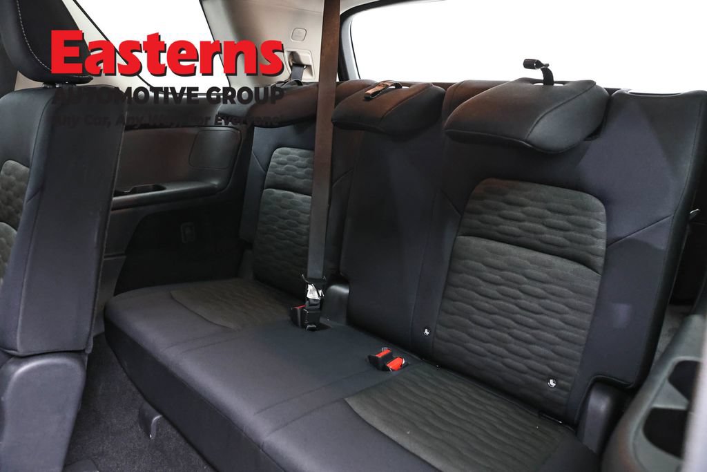Used 2025 Nissan Pathfinder SV FWD image 25