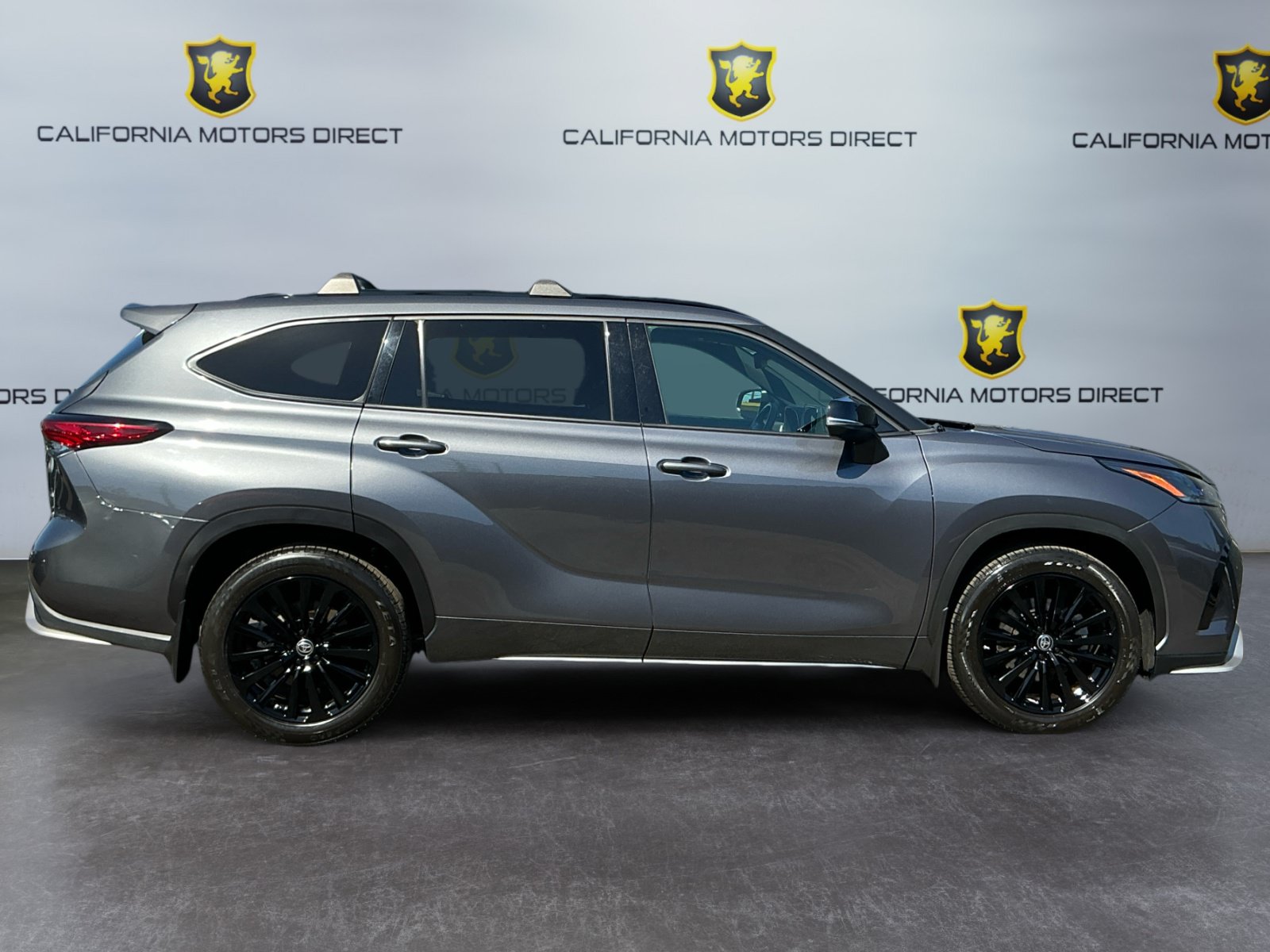 Used 2023 Toyota Highlander XSE FWD image 4