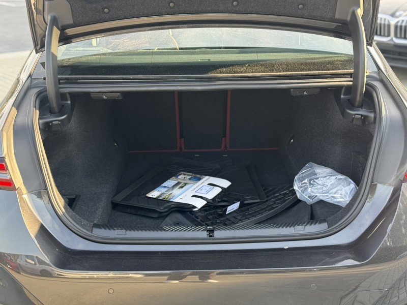 Certified 2025 BMW 530i w/ M Sport Package image 18