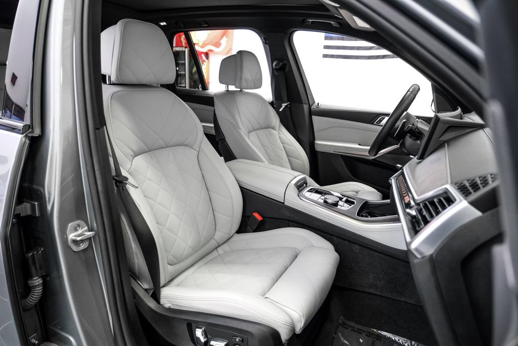 Used 2025 BMW X5 xDrive40i w/ M Sport Package AWD/4WD image 30
