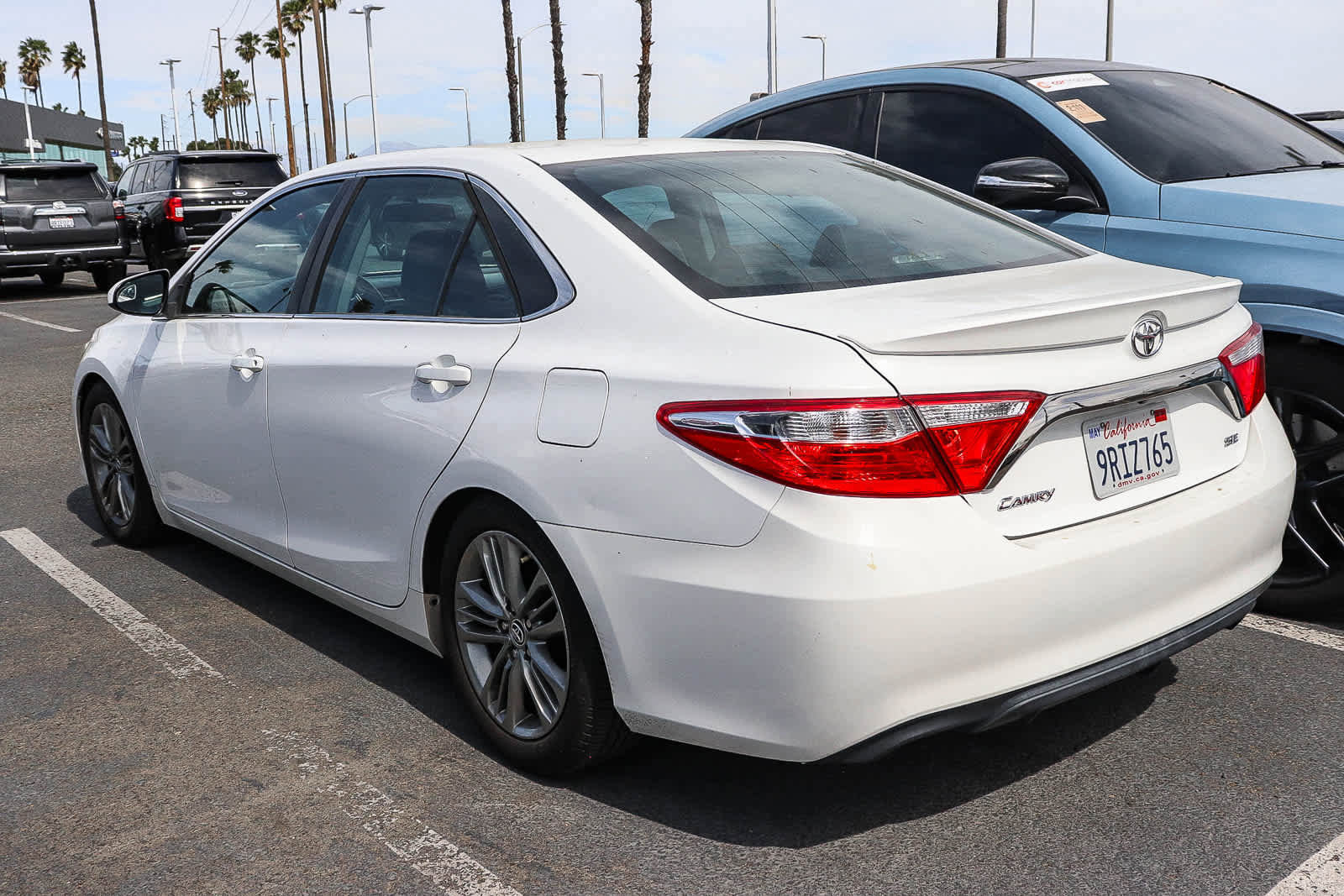 Used 2015 Toyota Camry SE image 4