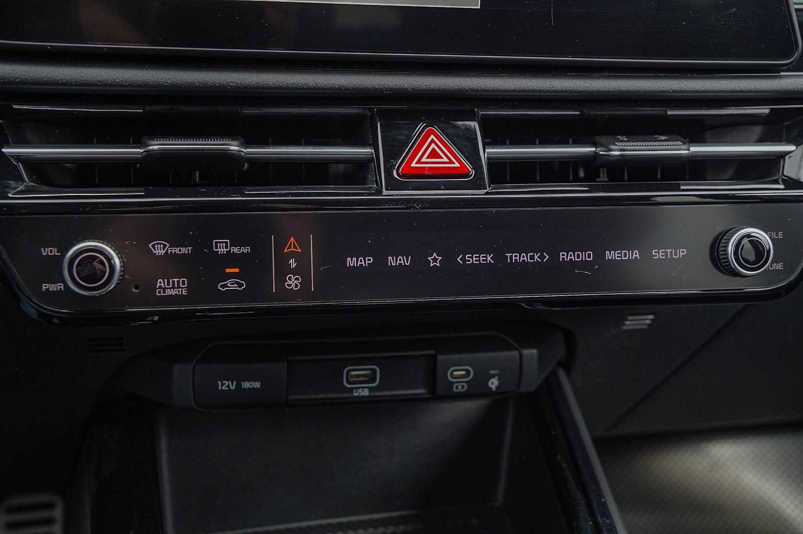 Certified 2024 Kia Niro SX Touring image 21