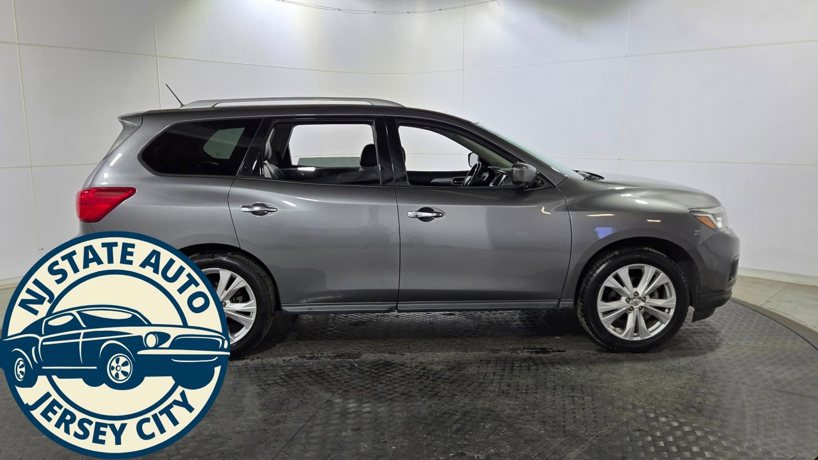 Used 2018 Nissan Pathfinder SL w/ SL Premium Package image 11