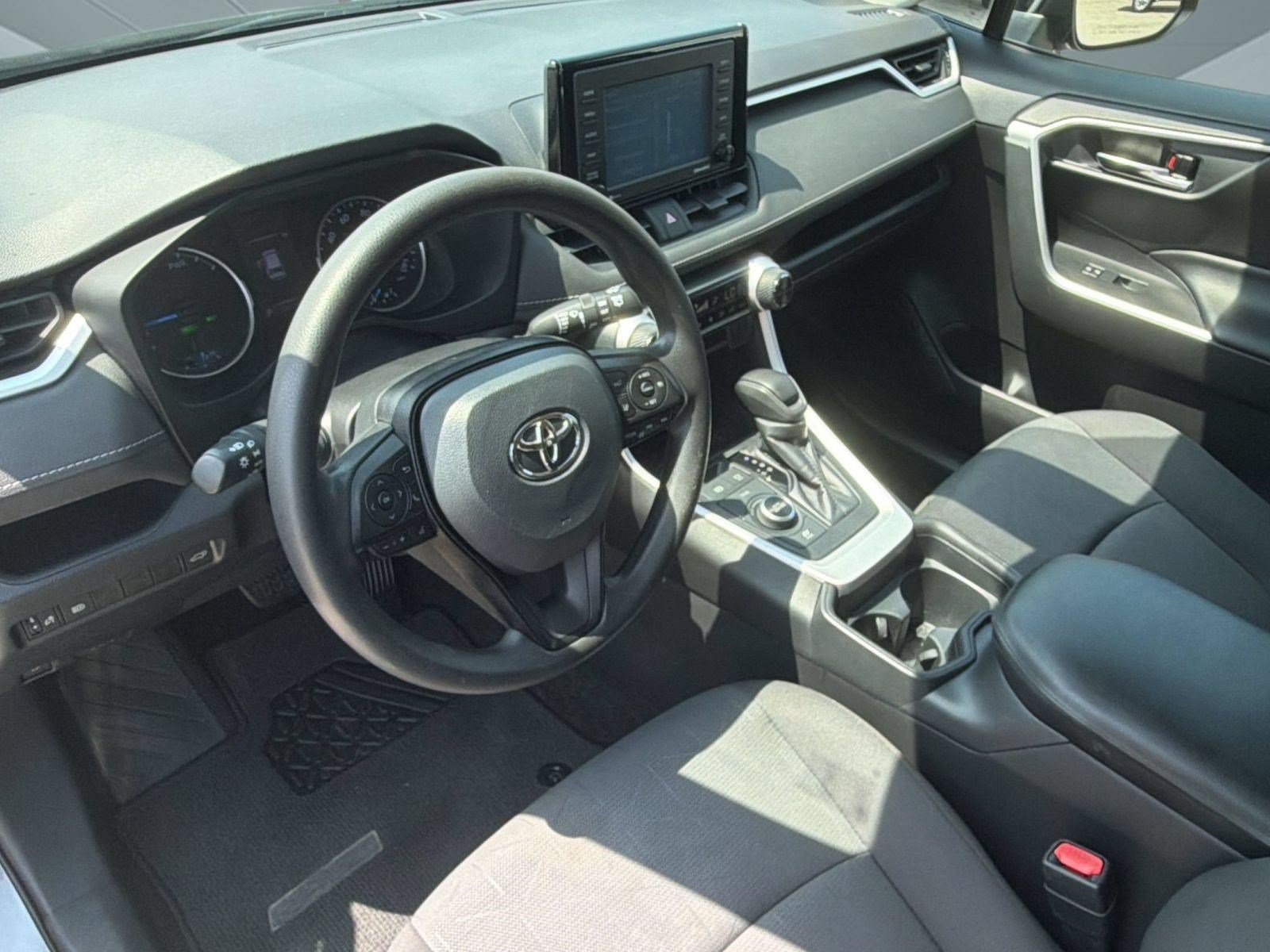 Used 2021 Toyota RAV4 XLE w/ Convenience Package AWD/4WD image 4