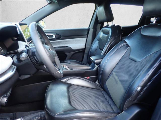 Used 2023 Jeep Compass Latitude AWD/4WD image 11