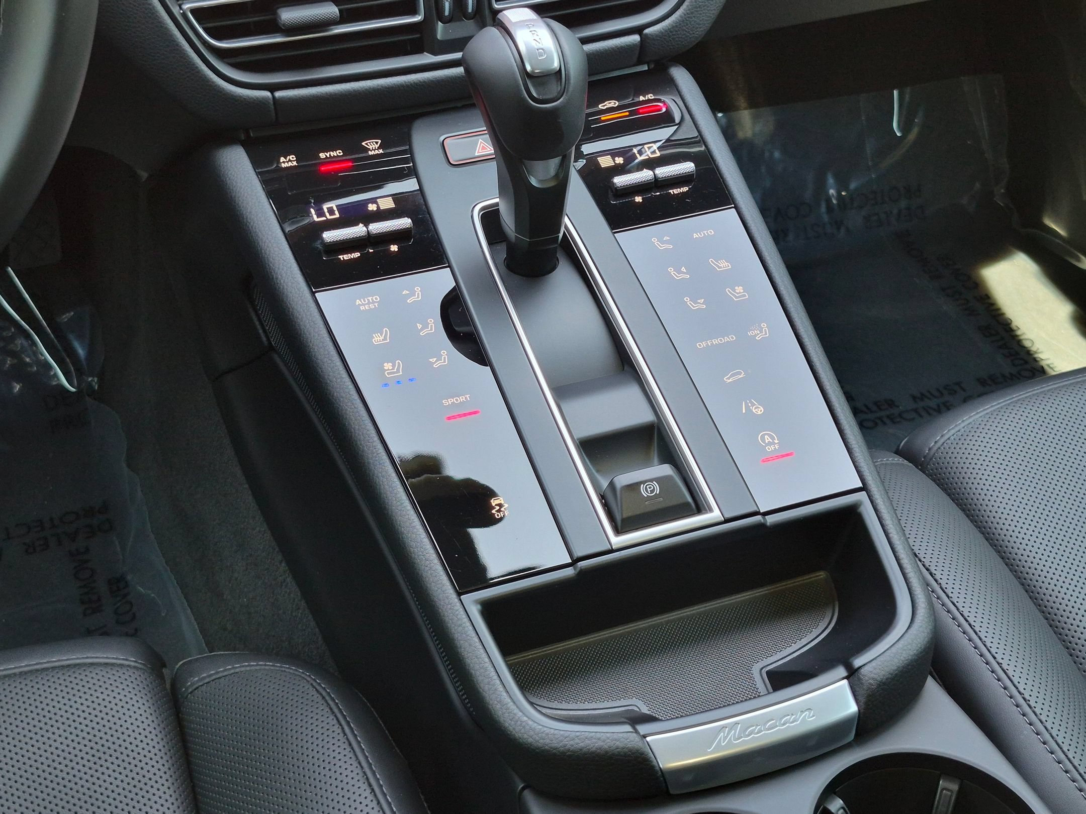 Certified 2026 Porsche Macan AWD/4WD image 18