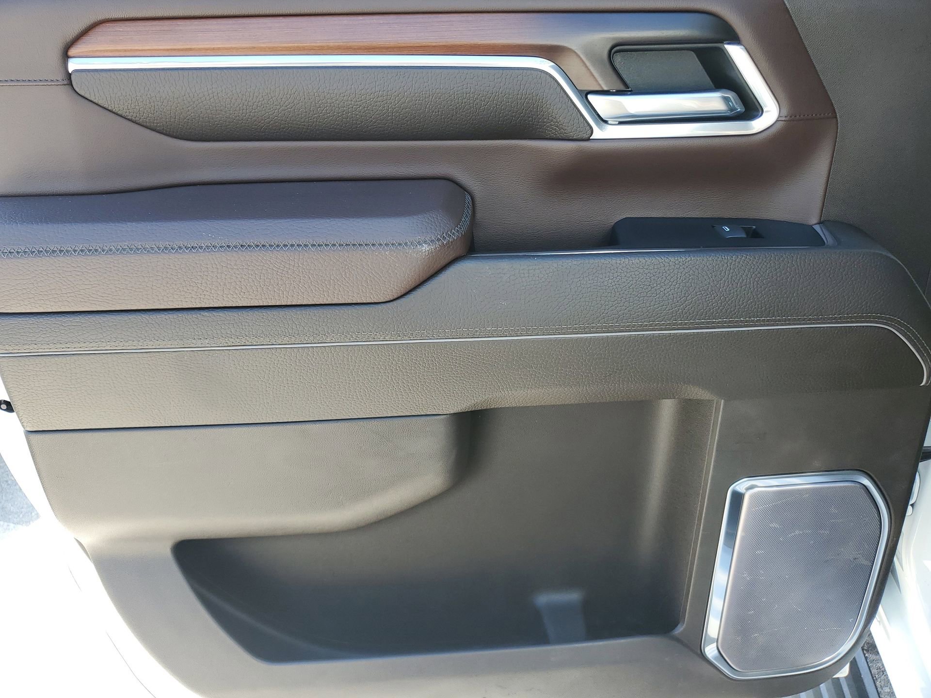 Used 2024 GMC Sierra 3500 Denali w/ Denali Reserve Package image 9