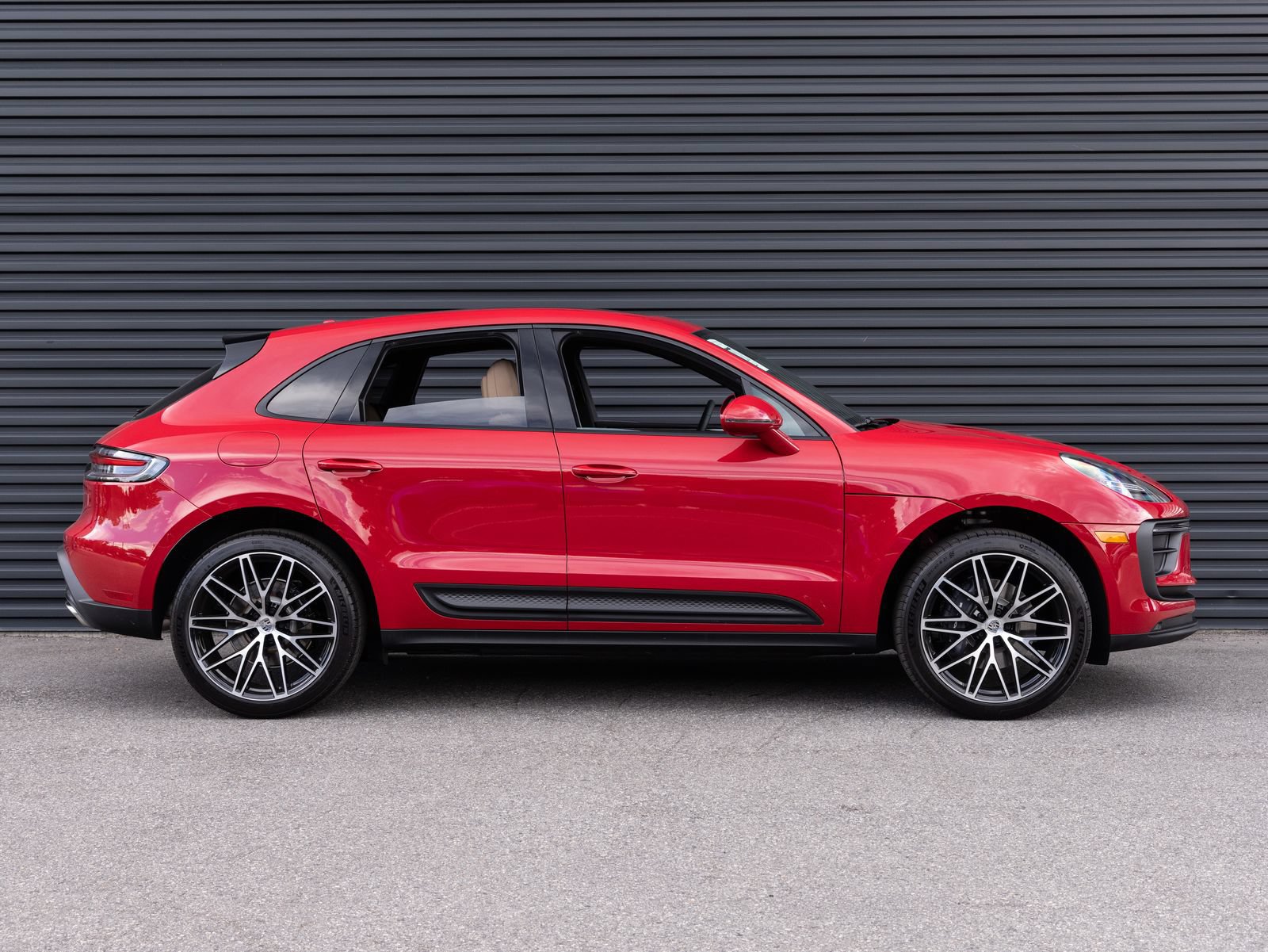 Certified 2026 Porsche Macan AWD/4WD image 8