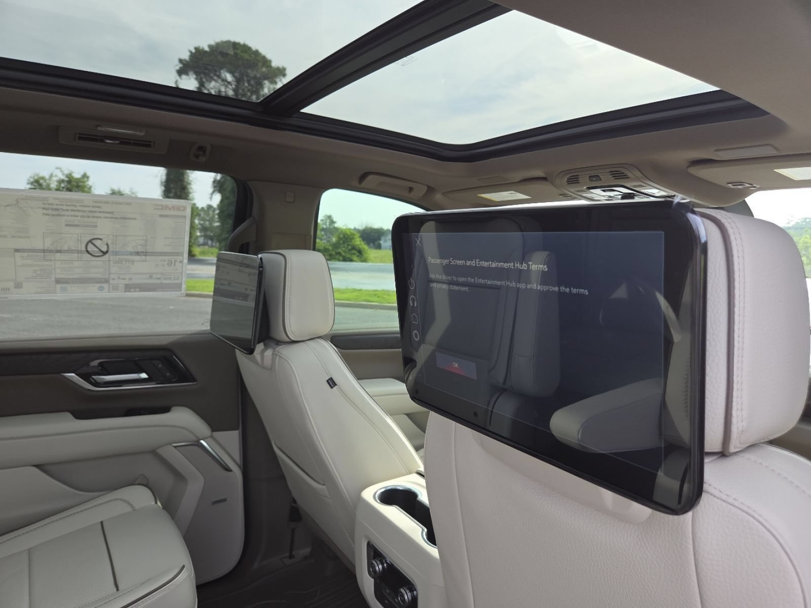 New 2026 GMC Yukon XL Denali w/ Denali Reserve Package AWD/4WD image 33