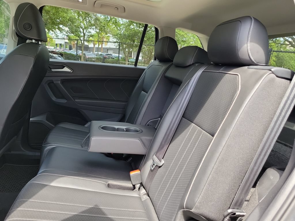 Used 2022 Volkswagen Tiguan SE w/ Panoramic Sunroof Package FWD image 12