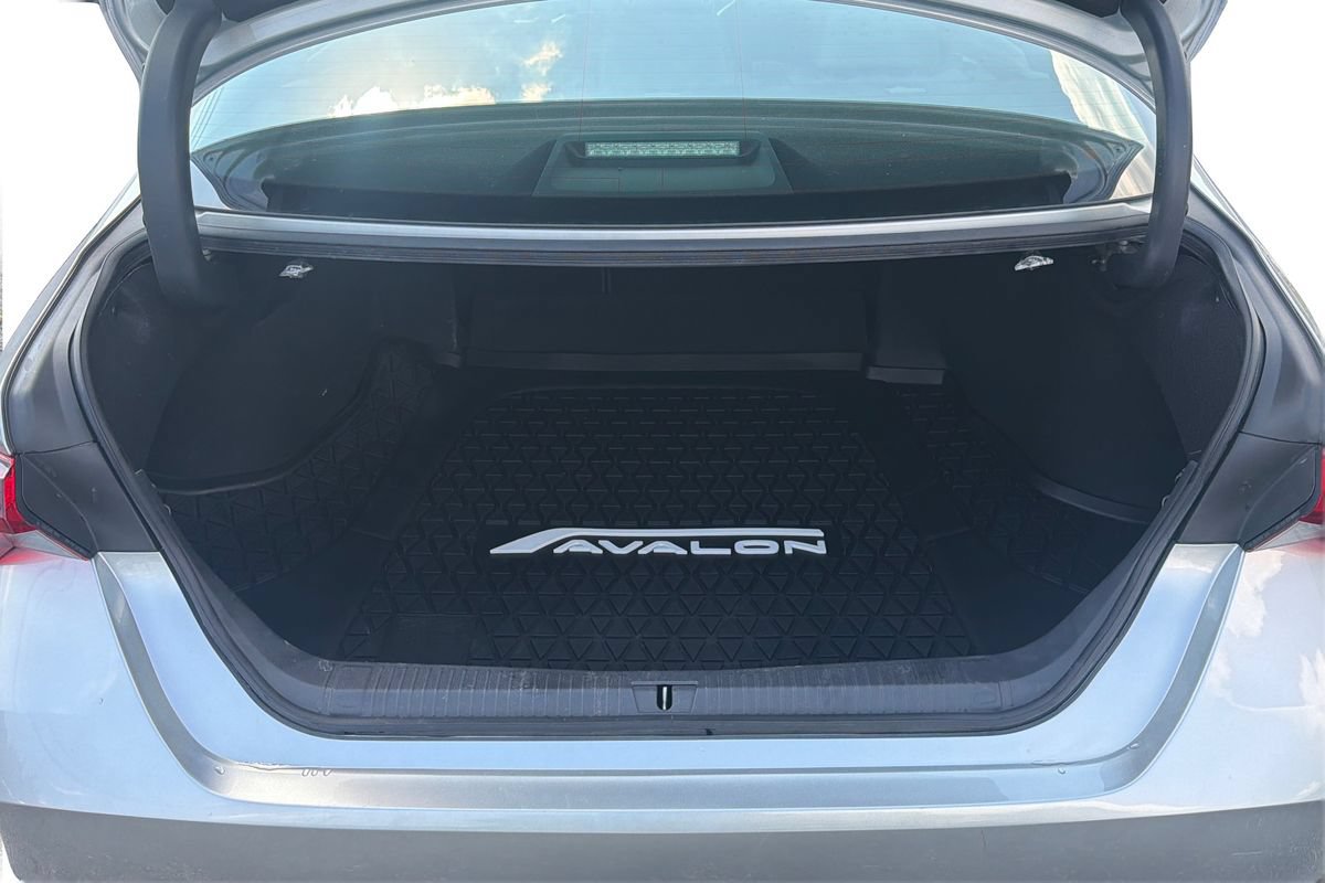 Used 2019 Toyota Avalon XLE w/ Moonroof Package FWD image 12