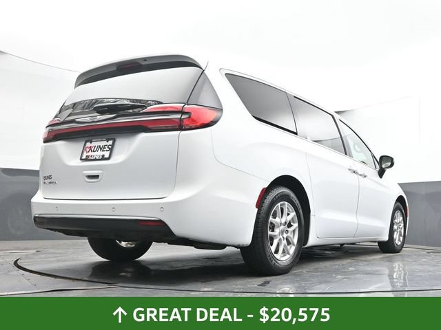 Used 2023 Chrysler Pacifica Touring-L FWD image 47