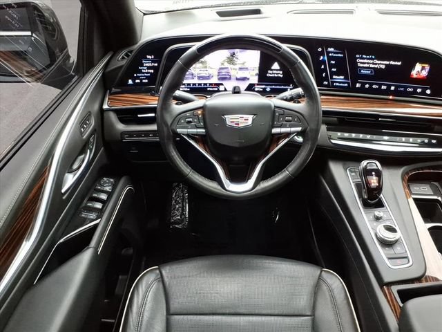 Used 2023 Cadillac Escalade Premium Luxury AWD/4WD image 17