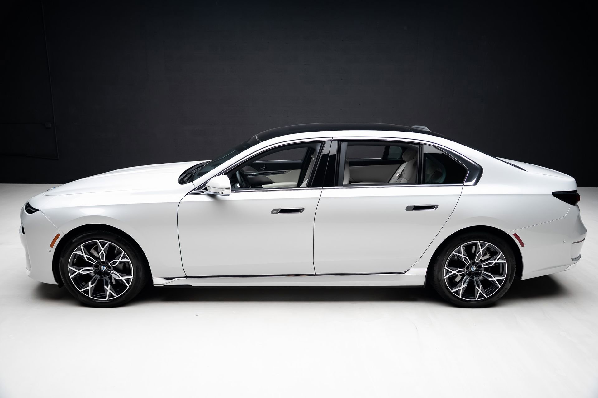 Used 2024 BMW i7 xDrive60 image 17