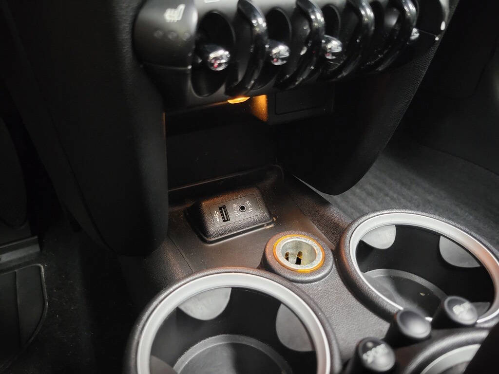 Used 2013 MINI Cooper Convertible image 40