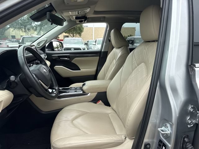 Used 2023 Toyota Highlander Platinum FWD image 30