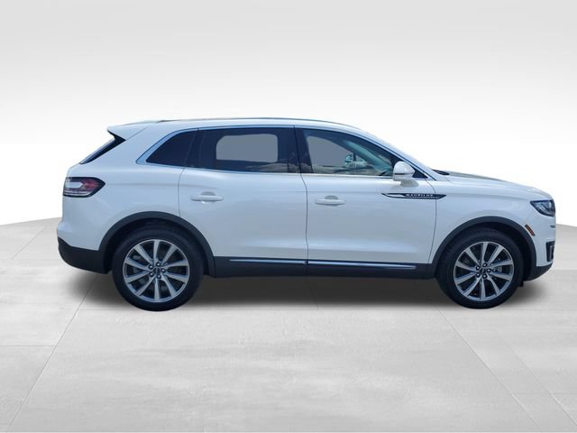 Used 2019 Lincoln Nautilus Select AWD/4WD image 3