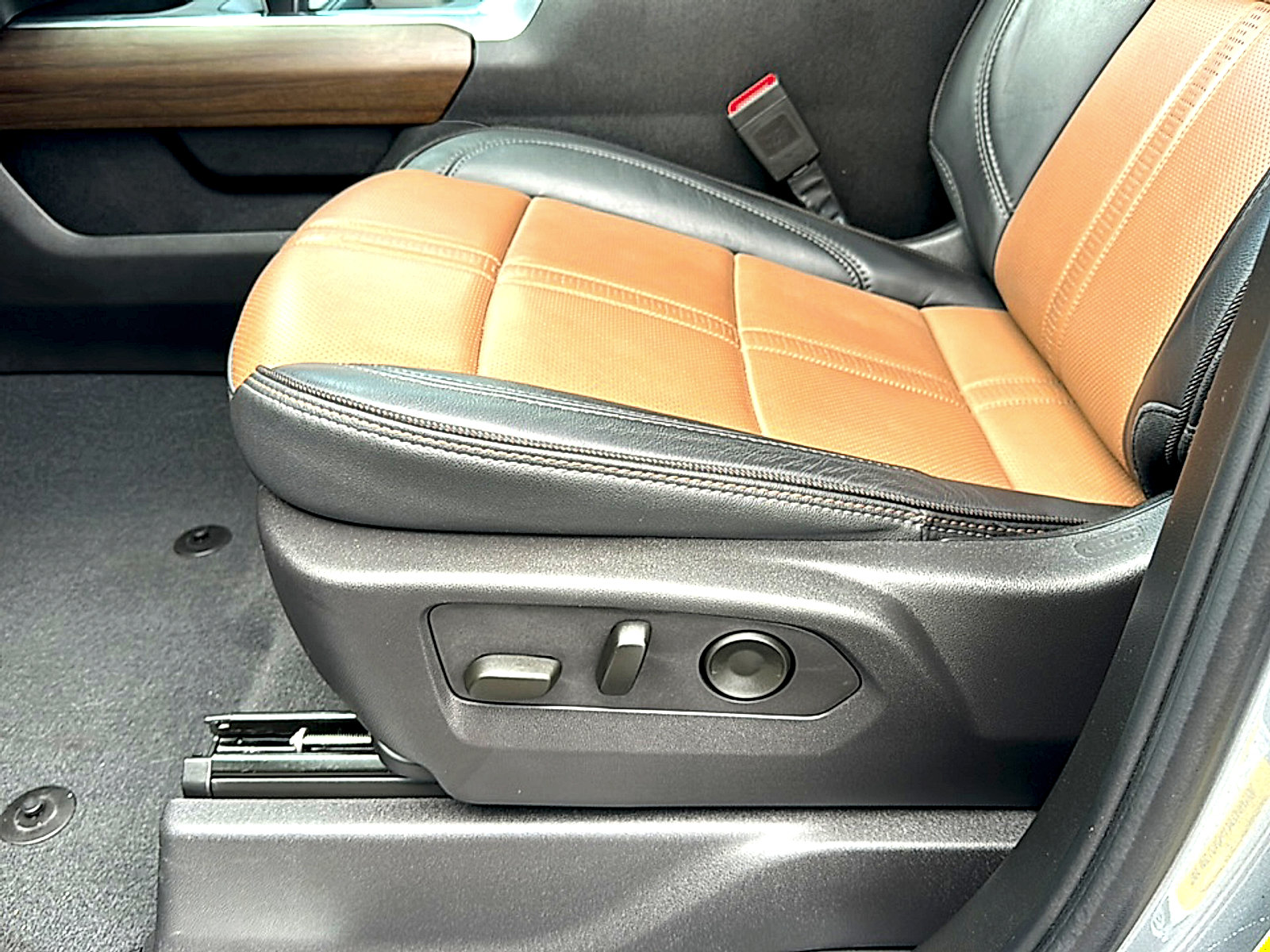 Used 2024 Chevrolet Silverado 1500 High Country w/ High Country Premium Package image 15