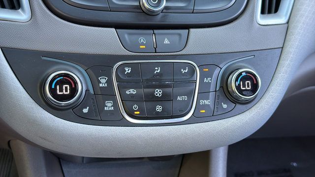 Used 2024 Chevrolet Malibu LT FWD image 22