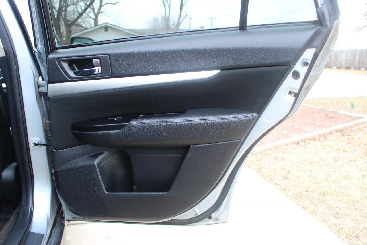 Used 2013 Subaru Outback 2.5i Premium w/ All-Weather Pkg AWD/4WD image 30