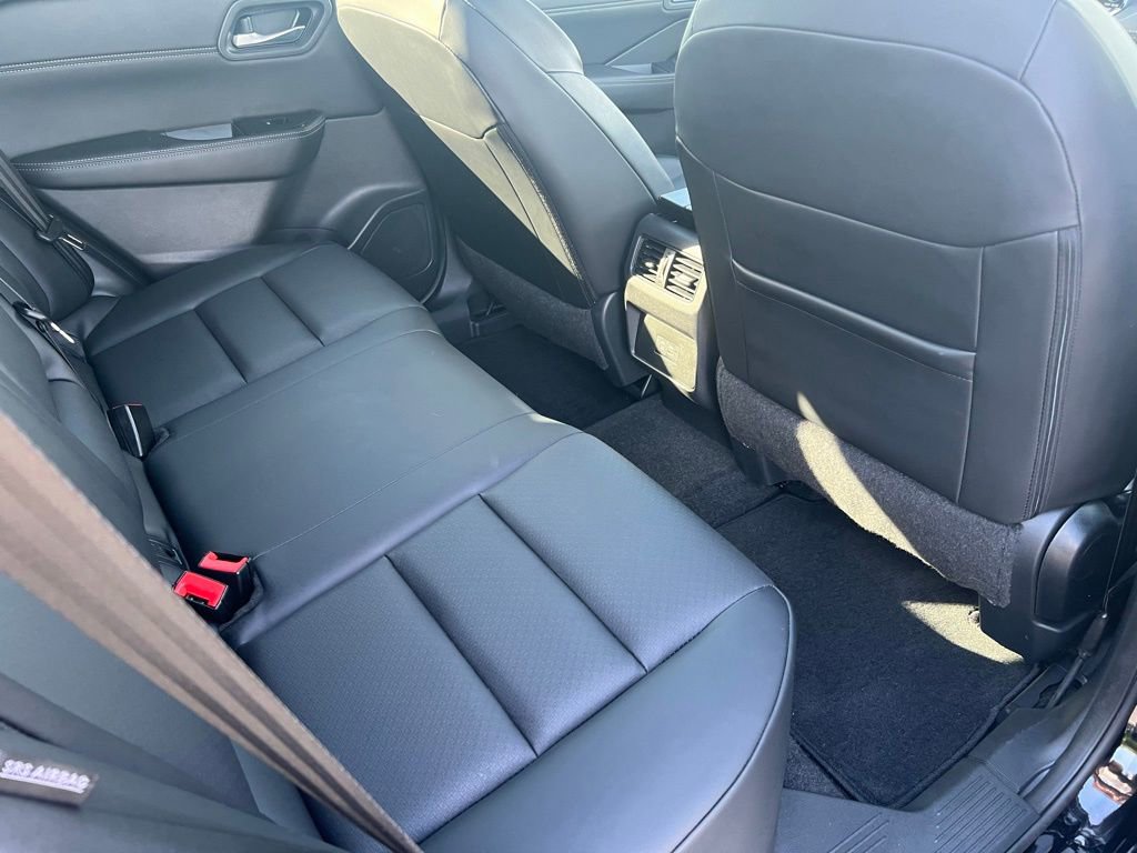 Used 2023 Nissan Rogue SV w/ SV Premium B Package image 9