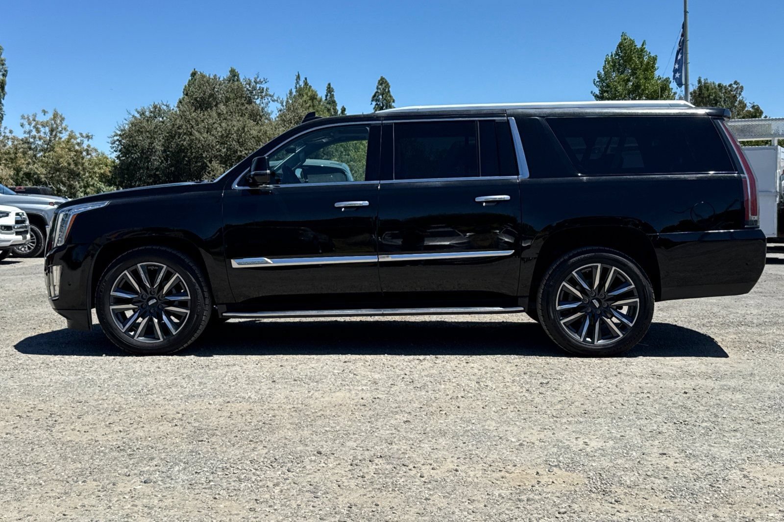 Used 2017 Cadillac Escalade ESV Luxury RWD image 7