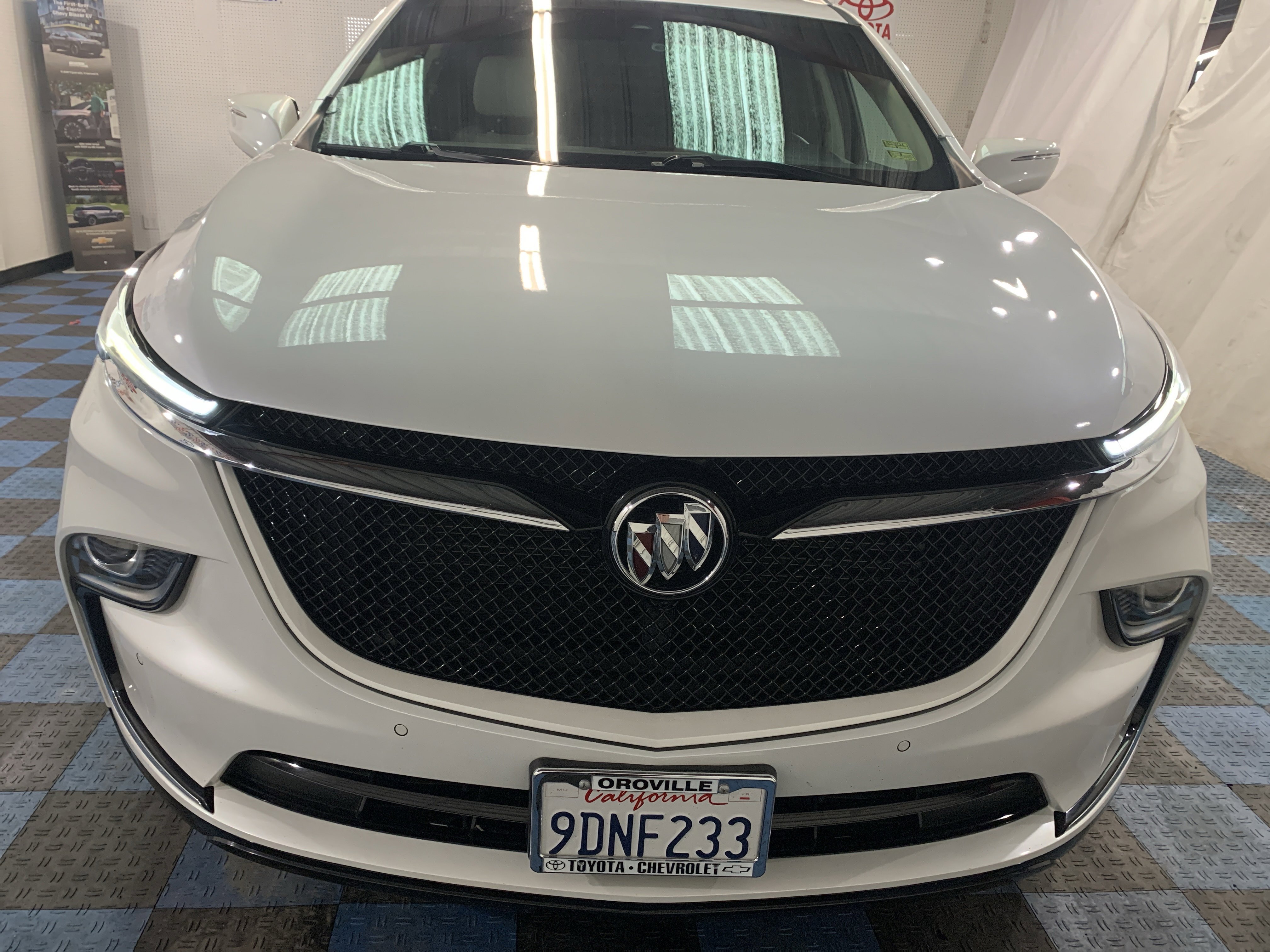 Used 2022 Buick Enclave Essence w/ Sport Touring Edition image 8