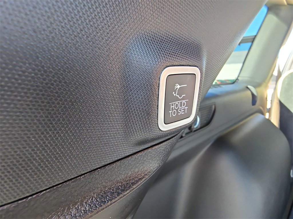 New 2025 Jeep Grand Cherokee Limited w/ Luxury Tech Group II image 14