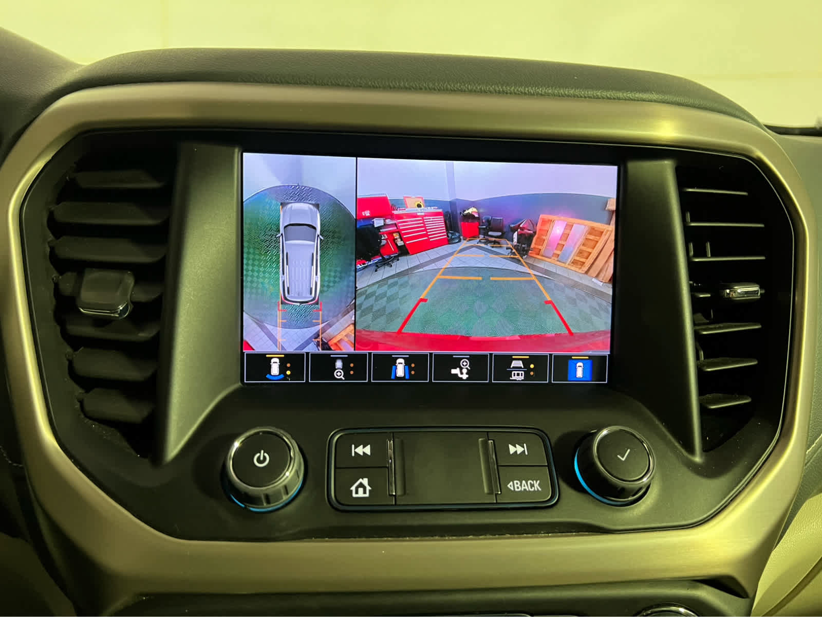 Used 2023 GMC Acadia Denali w/ Denali Ultimate Package image 16
