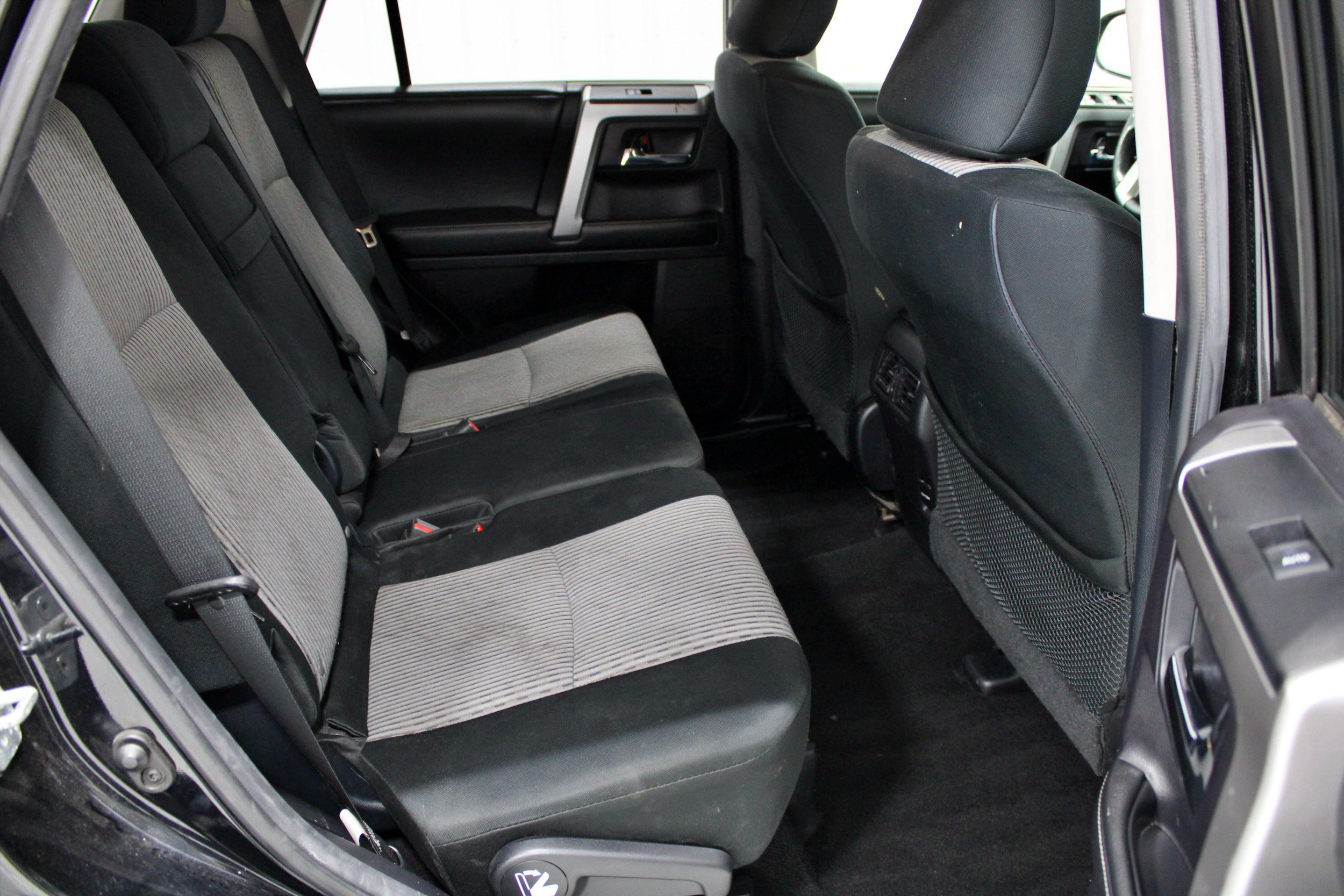 Used 2015 Toyota 4Runner SR5 AWD/4WD image 28