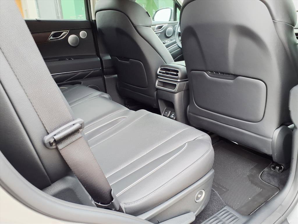 Certified 2026 Genesis GV80 2.5T Advanced image 13