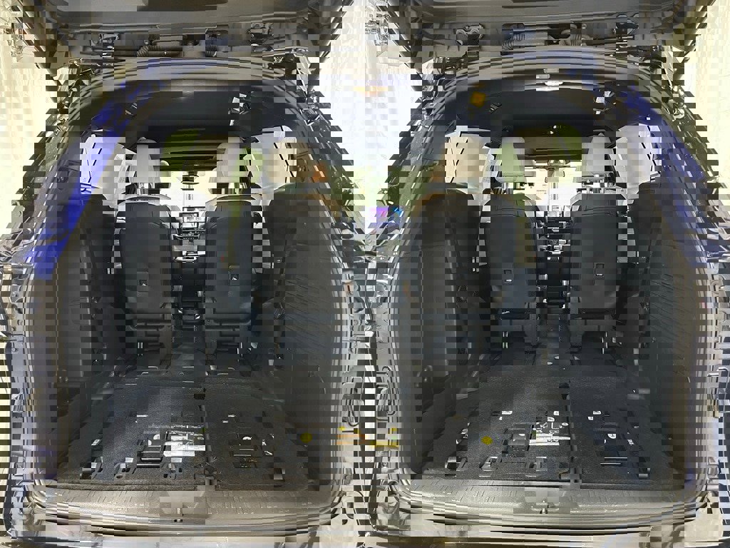 Used 2025 Toyota Sienna XSE image 55