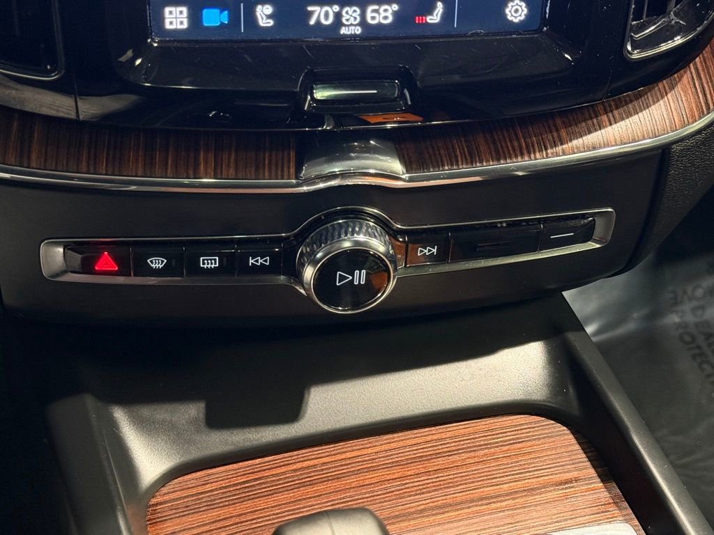 Used 2024 Volvo XC60 B5 Plus image 25