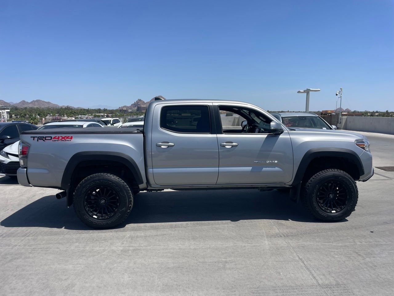 Used 2021 Toyota Tacoma TRD Off-Road w/ Technology Package AWD/4WD image 2