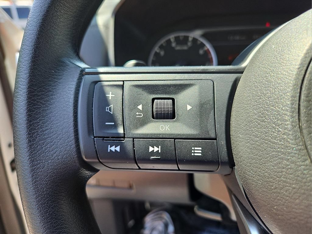 Used 2024 Nissan Rogue S AWD/4WD image 18