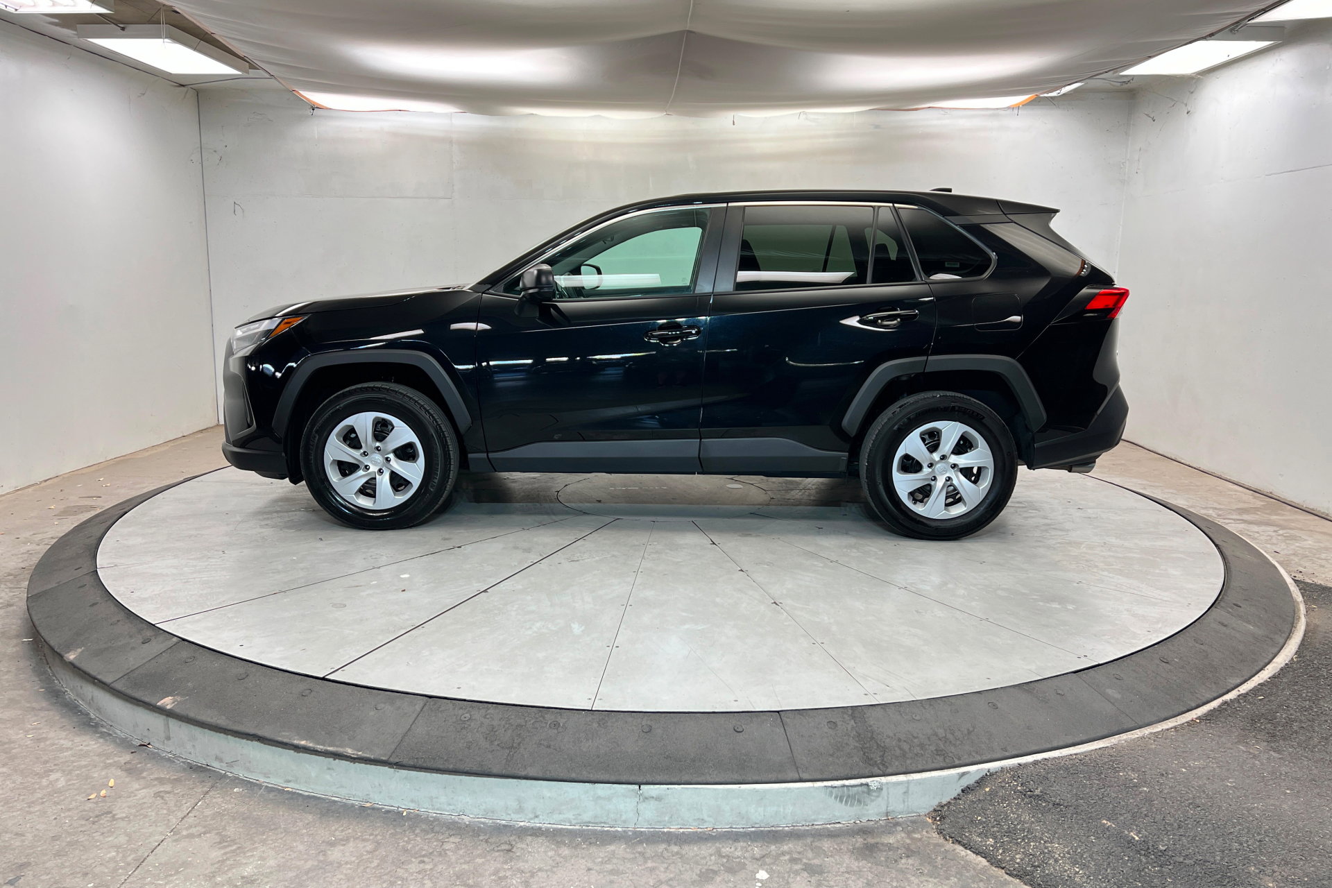 Used 2024 Toyota RAV4 LE image 2