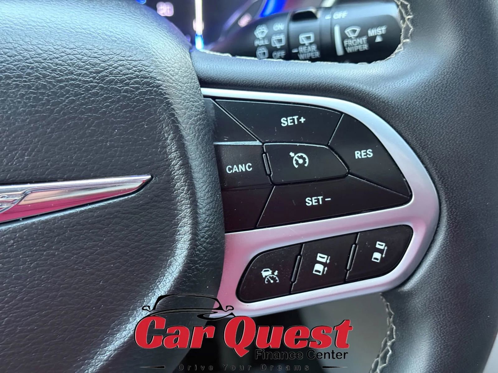 Used 2023 Chrysler Pacifica Touring-L FWD image 33
