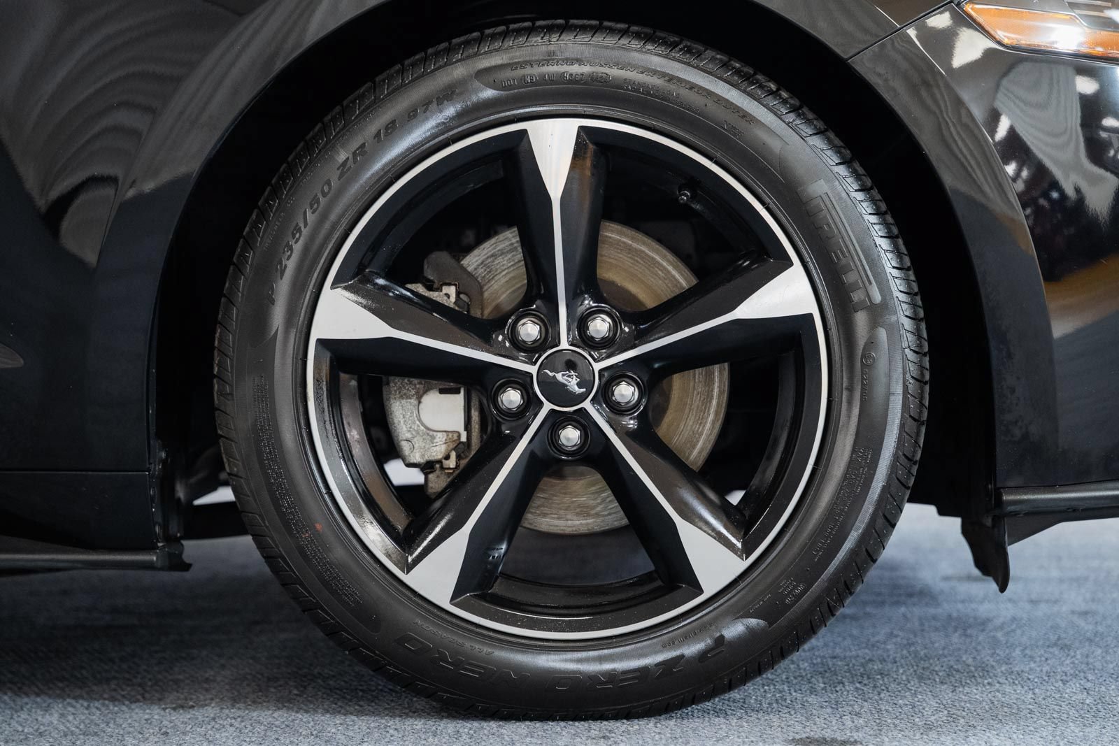 Used 2018 Ford Mustang Coupe RWD image 17