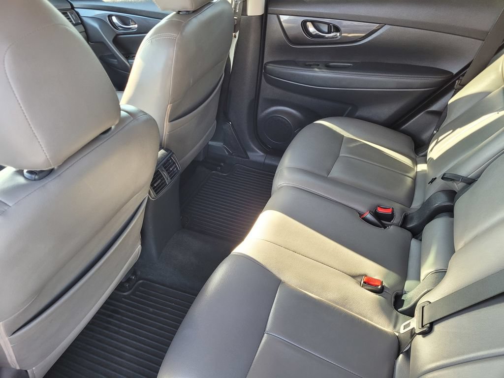 Used 2019 Nissan Rogue SV FWD image 11