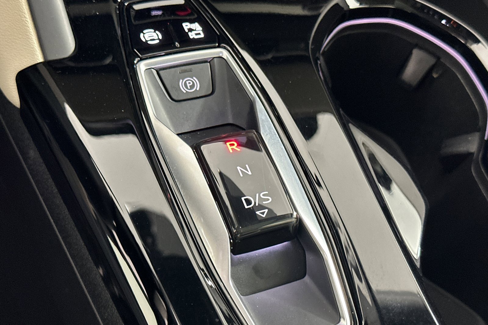 Used 2025 Audi Q5 Premium w/ Convenience Package image 20