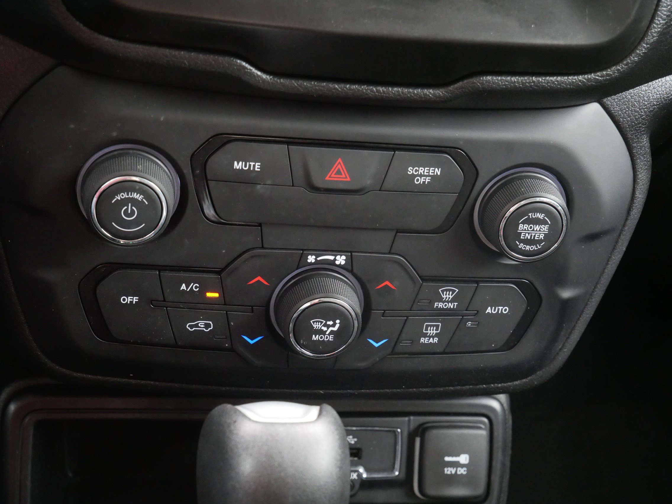 Used 2018 Jeep Renegade Altitude FWD image 23