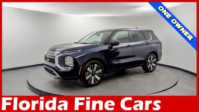 Used 2025 Mitsubishi Outlander SE image 1