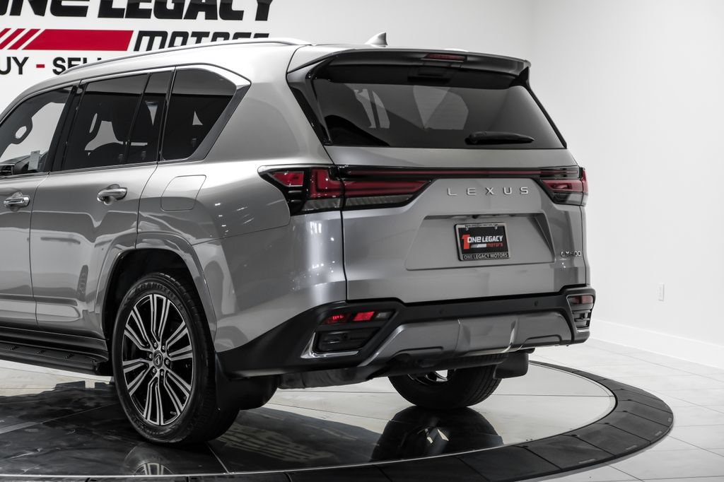 Used 2022 Lexus LX 600 4WD w/ Luxury Package image 16