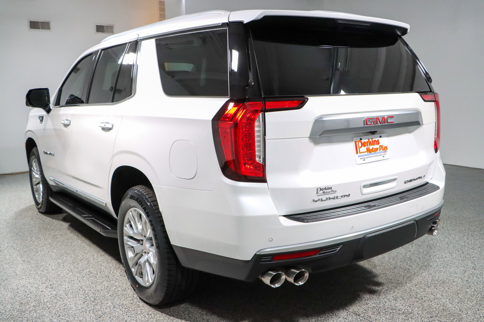 Used 2023 GMC Yukon Denali AWD/4WD image 9