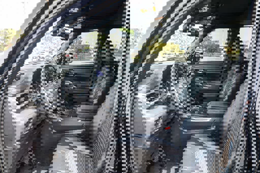 Used 2023 Toyota Highlander XSE image 16