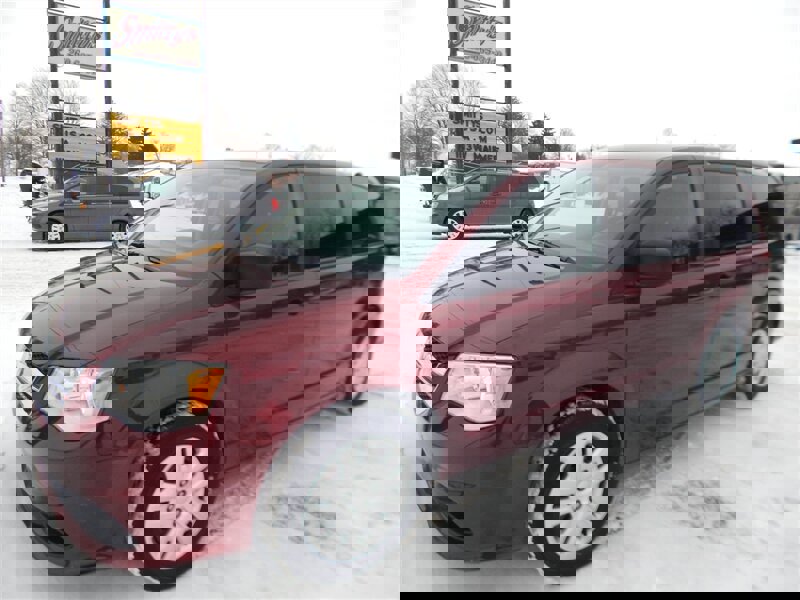 Used 2018 Dodge Grand Caravan SE w/ UConnect Hands-Free Group image 3