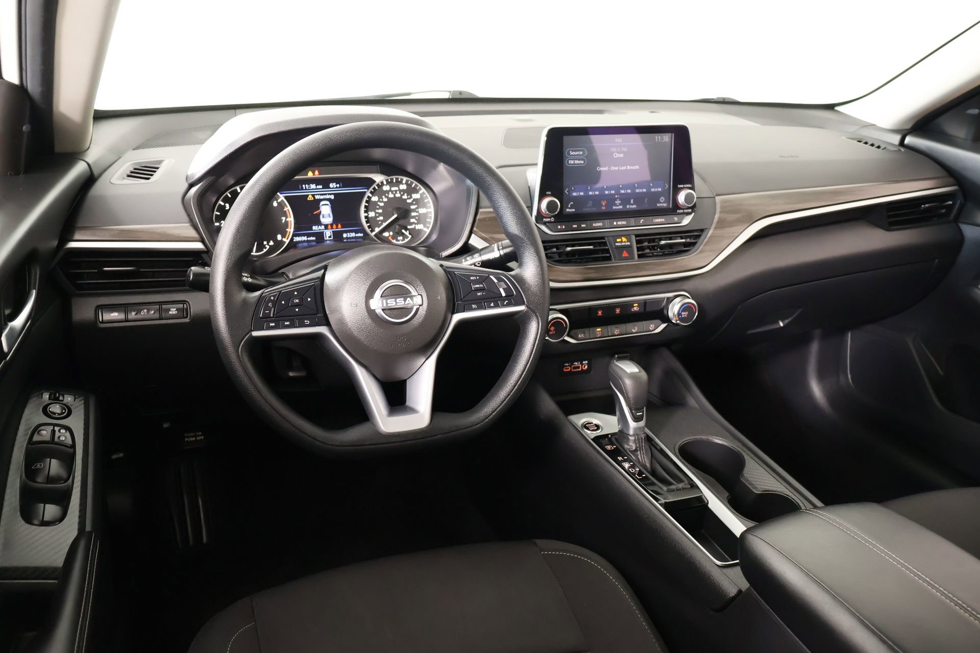 Used 2025 Nissan Altima 2.5 SV FWD image 2