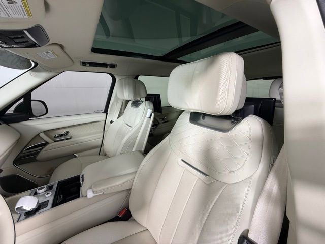 Used 2023 Land Rover Range Rover SV image 11